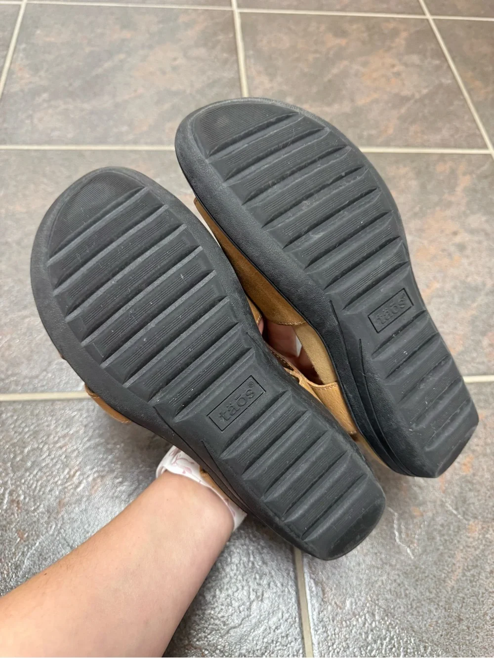Taos Footwear box comfortably heel